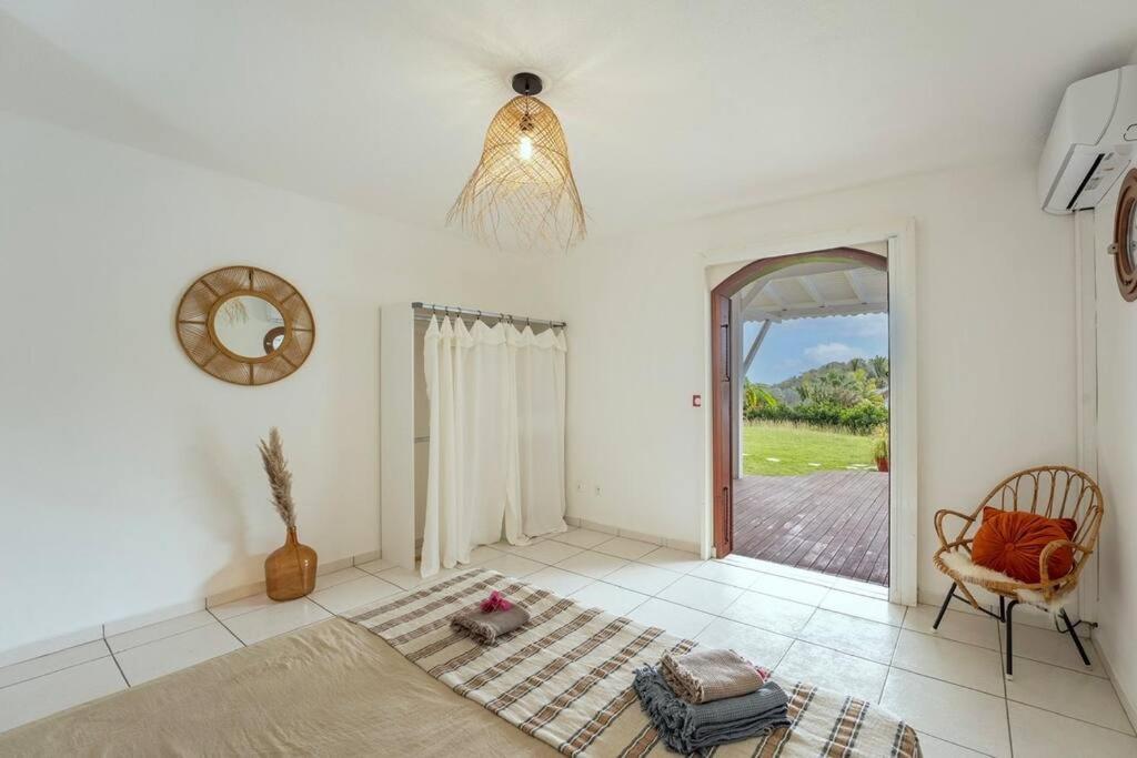 Spacieuse Villa Corossol Avec Piscine Et Jeux Exterieurs Ле-Гозье Экстерьер фото