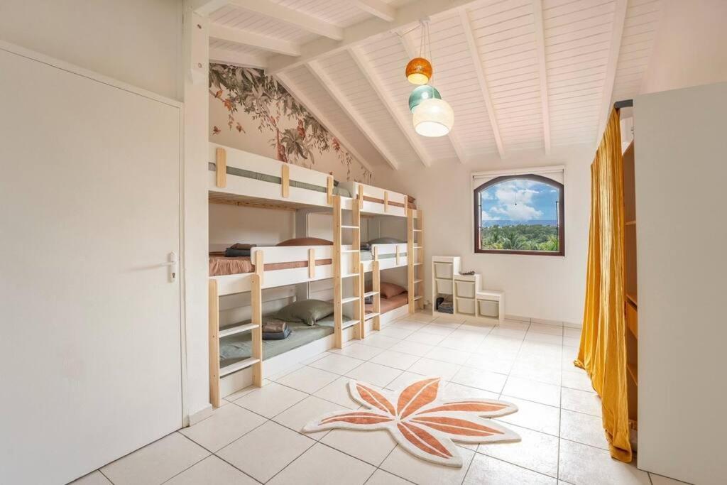 Spacieuse Villa Corossol Avec Piscine Et Jeux Exterieurs Ле-Гозье Экстерьер фото