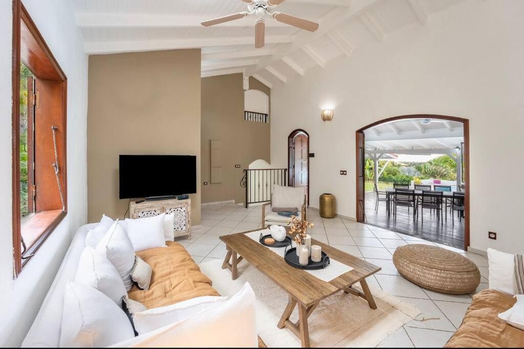 Spacieuse Villa Corossol Avec Piscine Et Jeux Exterieurs Ле-Гозье Экстерьер фото